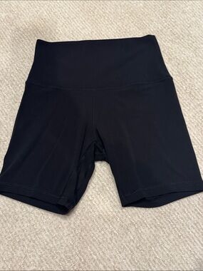 lululemon athletica Black High-Rise Align Shorts - 6inch - size 4